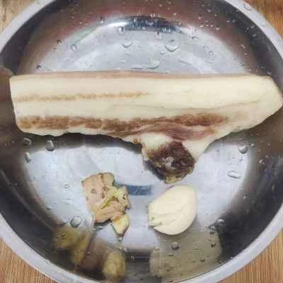 乾燥鍋でインゲンと豚肉を炒める手順：1