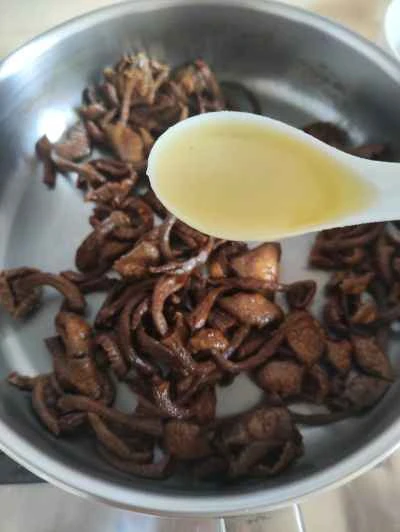 野生キノコ入り蒸し鶏もも肉の作り方：5