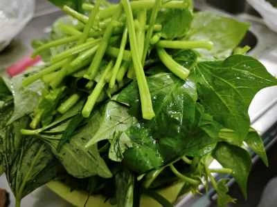 ニンニクとサツマイモの葉の炒め物の作り方：2