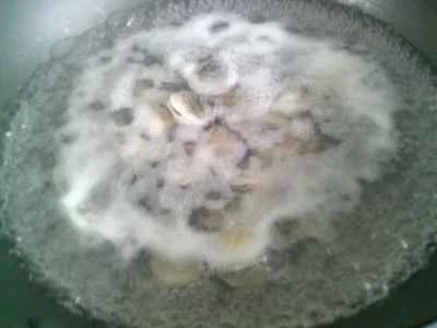 スイカの皮とアサリの炒め物の作り方：5