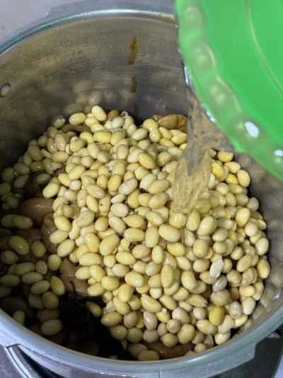 大豆入り豚腸煮込みの作り方：13