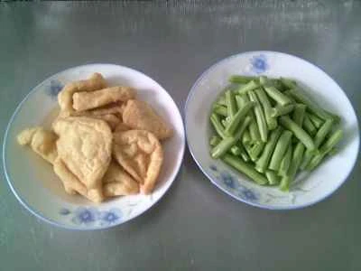 三角形の揚げインゲン豆を作る手順：1