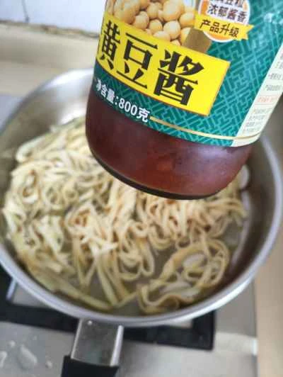 玉ねぎと豆腐の皮の炒め物の作り方：4