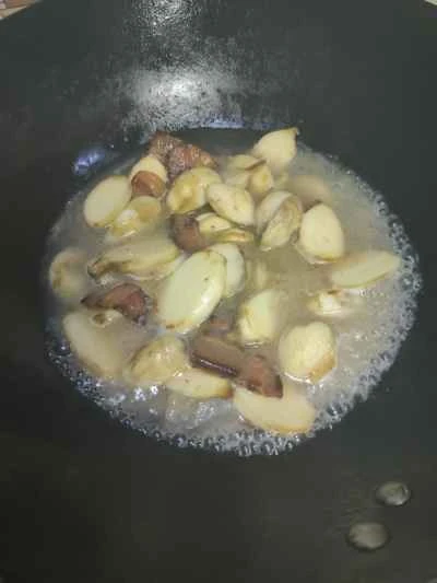 塩漬け豚肉とタロイモの炒め物の作り方：7