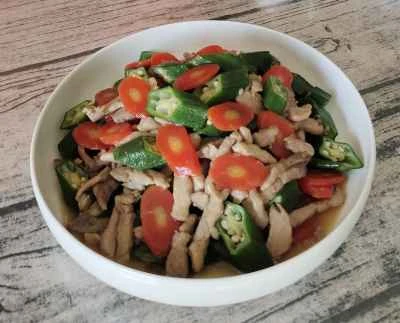 細切り豚肉とニンジン、オクラの炒め物の作り方：6