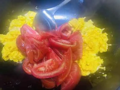 トマト入りスクランブルエッグの作り方：7