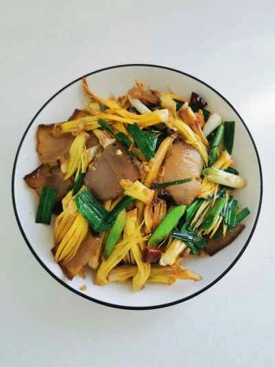 カポックの花と​​豚肉の煮込み炒めのレシピ