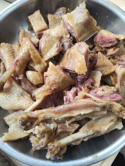 ニンニクと生姜で蒸した鴨肉：手順4