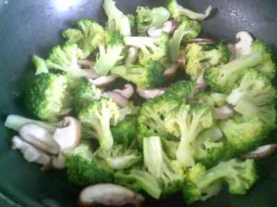 ブロッコリーと椎茸の炒め物の作り方：7