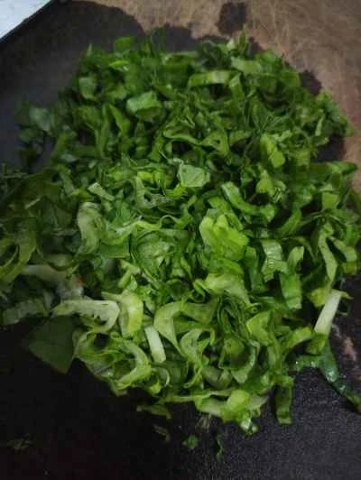 玉ねぎと卵で炒めた里芋と春雨の作り方：4