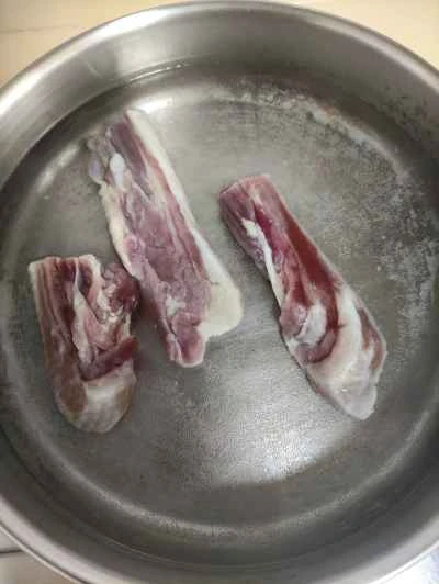 ベーコンと玉ねぎの炒め物の作り方：1