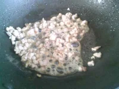 こんにゃくの結び目と豚肉の赤身と漬物の炒め物の作り方：7