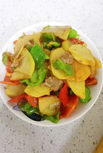 緑と赤のジャガイモのスライスのレシピ