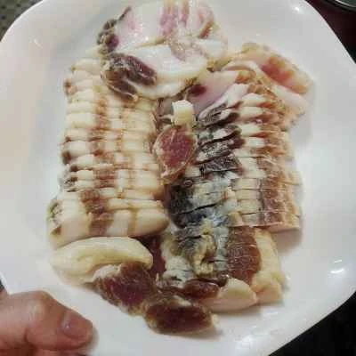 ニンニクと塩漬け豚肉を使ったインゲンの炒め物の作り方：1