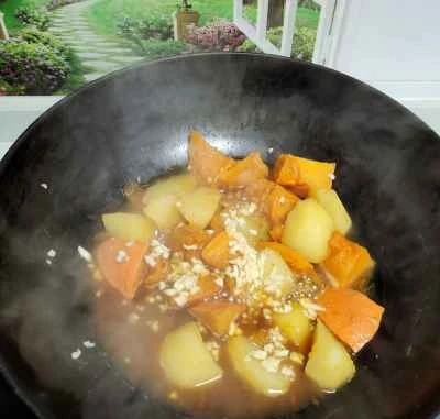 ジャガイモと赤カボチャの煮込みの作り方：3