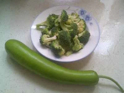 夜咲きセレウスとブロッコリーの炒め物の作り方：1