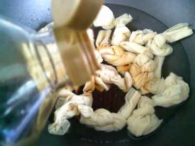 豆腐の結び目と煮込んだ細切りの辛子菜の漬物を作る手順：6