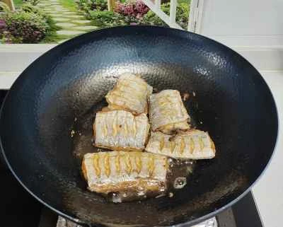 フライパンで焼いたリボンフィッシュのレシピ手順:3