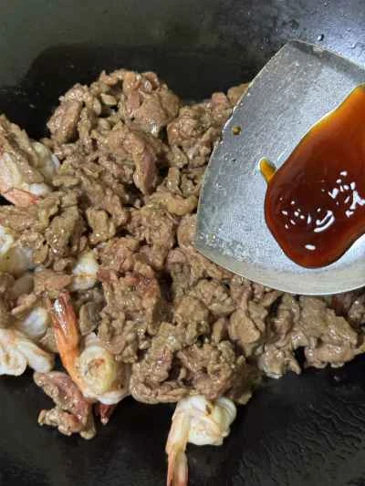 エビと牛肉の炒め物の作り方：12