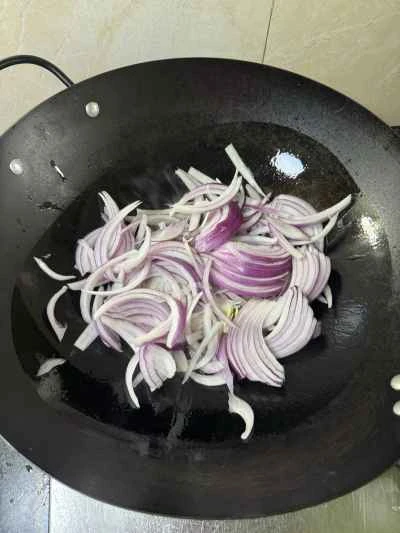 玉ねぎ入り牛肉巻き炒めの作り方：4