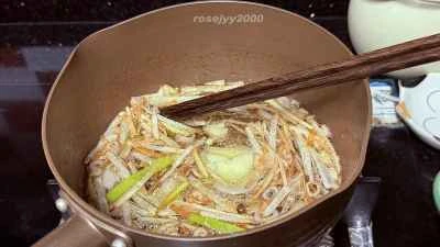 ネギ入りナマコの煮込みの作り方：2