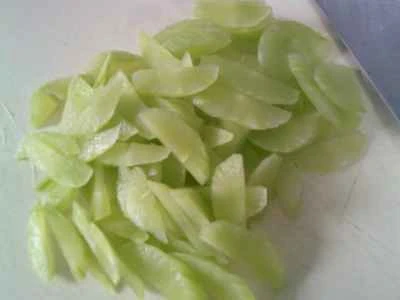 ランチョンミートとレタスの炒め物の作り方：2