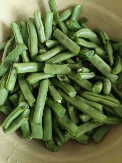 トウモロコシと長豆の煮込み豚骨の作り方：1