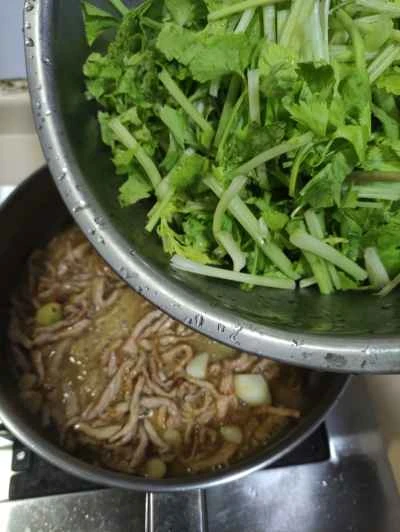 セロリと細切り豚肉の炒め物の作り方：7