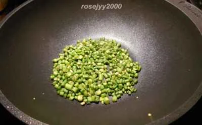 ササゲと卵の炒め物の作り方：2