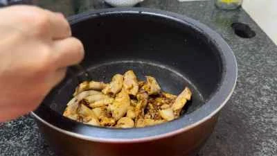 ニンニク風味の豚モツの作り方：11