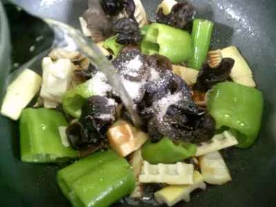 黒キクラゲとピーマンの煮込みたけのこの作り方：9