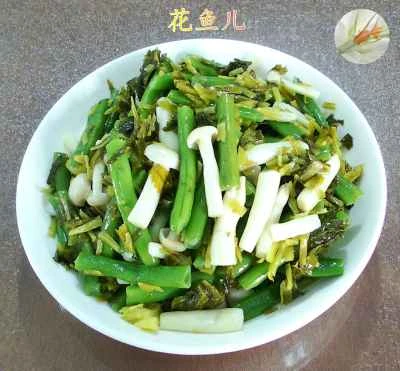 シーフード、キノコ、漬物、インゲンの炒め物のレシピ