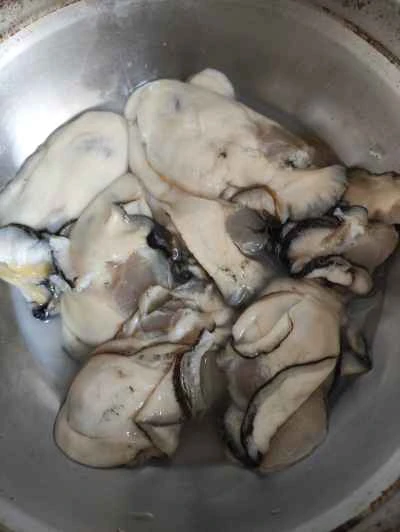 生姜とネギで炒めた牡蠣の作り方：1