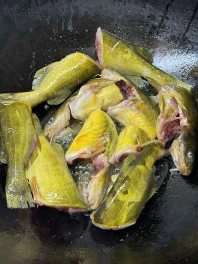 乾燥豆腐入り黄ナマズの煮込みの作り方：4