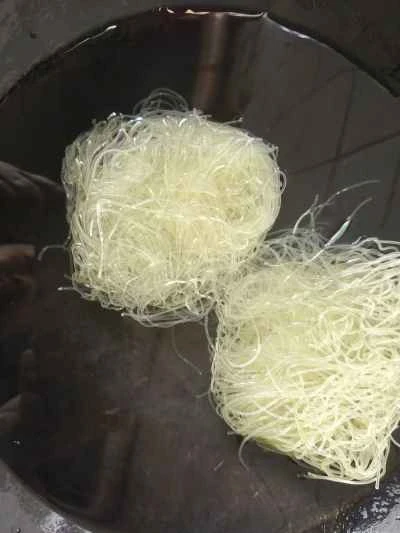 ガーリック春雨とエビとアサリのキャセロールの作り方：2