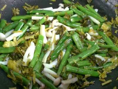 シーフード、きのこ、漬物、インゲンの炒め物の作り方：11