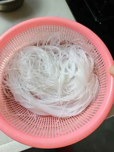 トマトミートボールと春雨のキャセロールの作り方：1