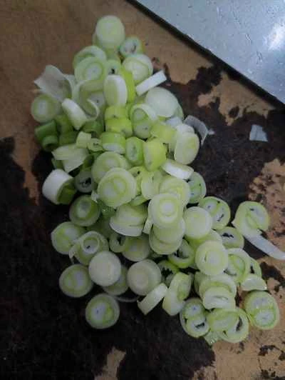 ハルビンの赤ソーセージ蒸し卵のレシピ手順：3