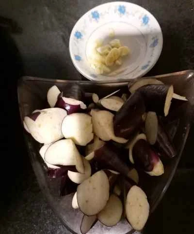 ナスとエノキ茸の作り方：1