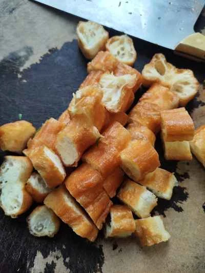 揚げパンの煮込みスティックの作り方:2