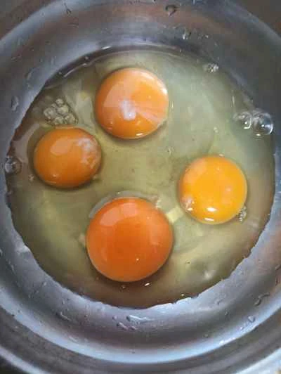 ネギ入りスクランブルエッグの作り方：1