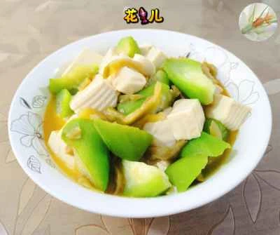 豆腐とカラシナのピクルス、ヘチマ、唐辛子の煮込みのレシピ