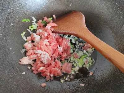 インゲンのピクルスができました。漬け始めて15日目ですでに酸っぱくなっていましたが、食べるまで半月待ちました。作り方：3