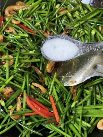 エビとニラの花の炒め物の作り方：10