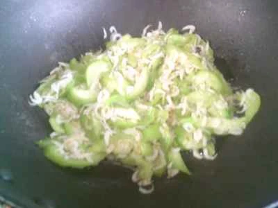 干しエビとヘチマの炒め物の作り方：7