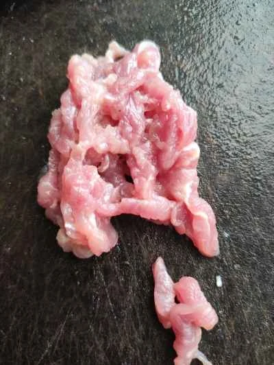 細切り豚肉とクワイの炒め物の作り方：2