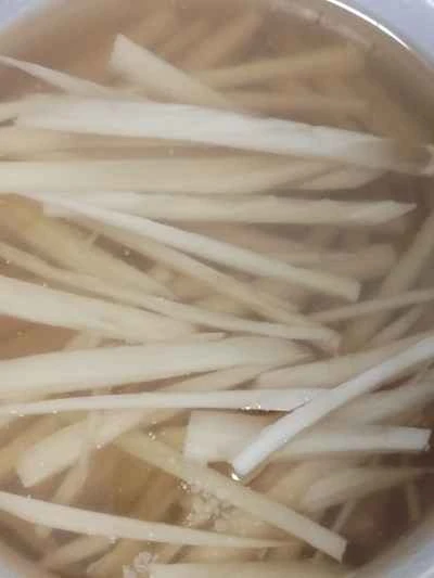 酸辣蓮根細切りの作り方：1