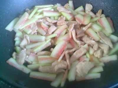 鶏胸肉とスイカの皮の炒め物の作り方：15
