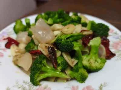 白キクラゲとブロッコリーの炒め物のレシピ