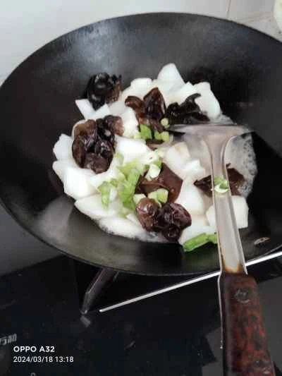 キクラゲとヤムイモの炒め物の作り方：7